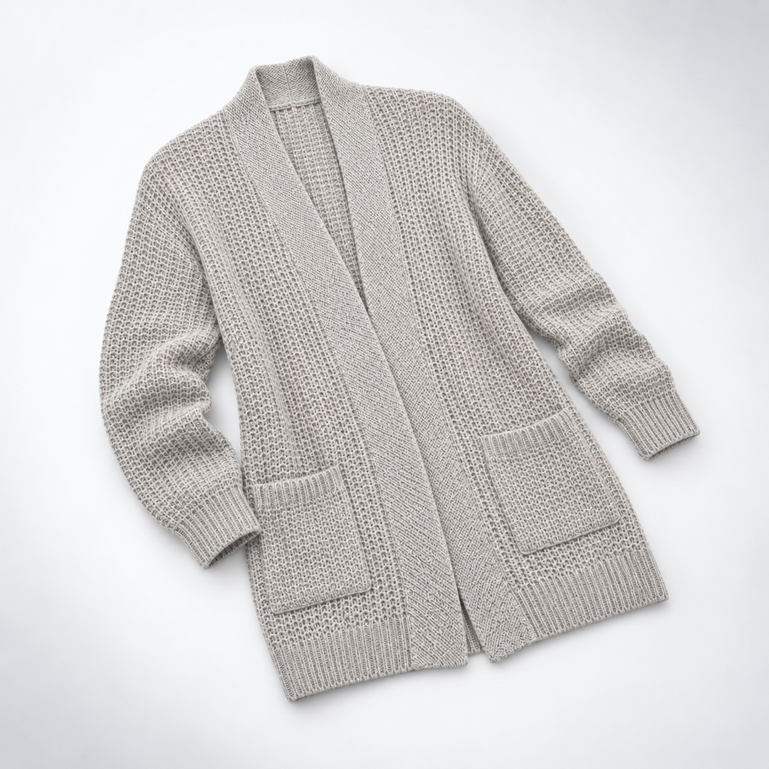 Elegancki sweter damski z przodu na modelce, stylizacja jesienna