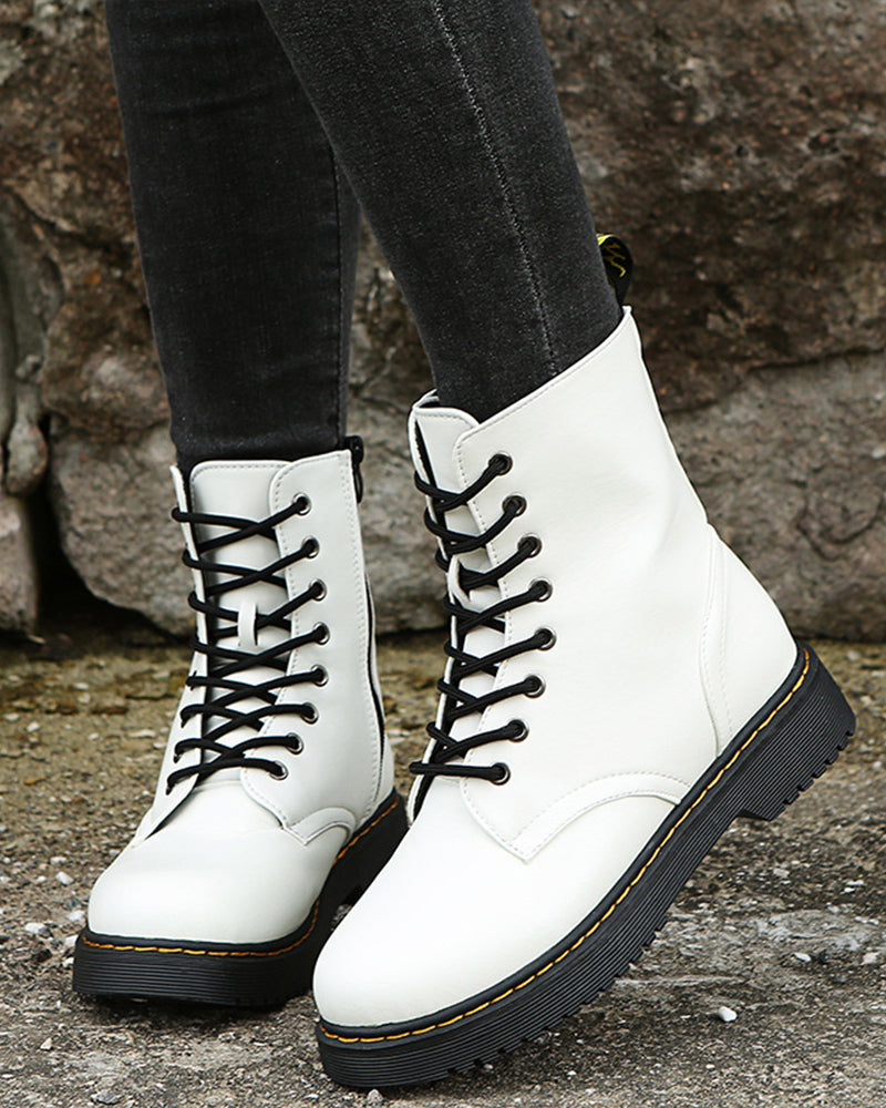 Czarne damskie workery na platformie, profilowana podeszwa, buty wiosenne w miejskim stylu