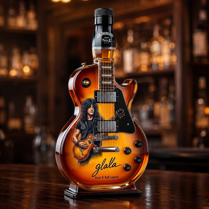 Kolekcjonerska butelka whisky jako gitara elektryczna na tle nastrojowego barku
