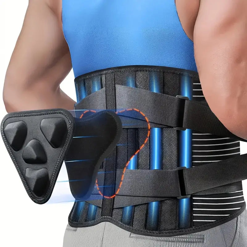 Mężczyzna noszący czarny stabilizator lędźwiowy z widoczną poduszką masującą