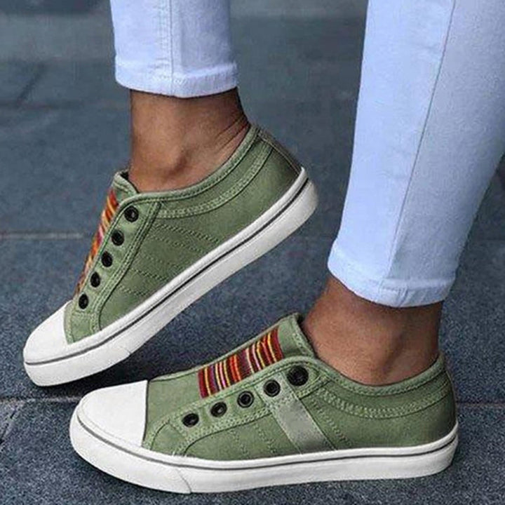 Zielone damskie buty casual na nodze