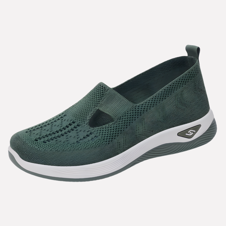 Wygodne buty codziane damskie w dynamicznym ujęciu lifestyle
