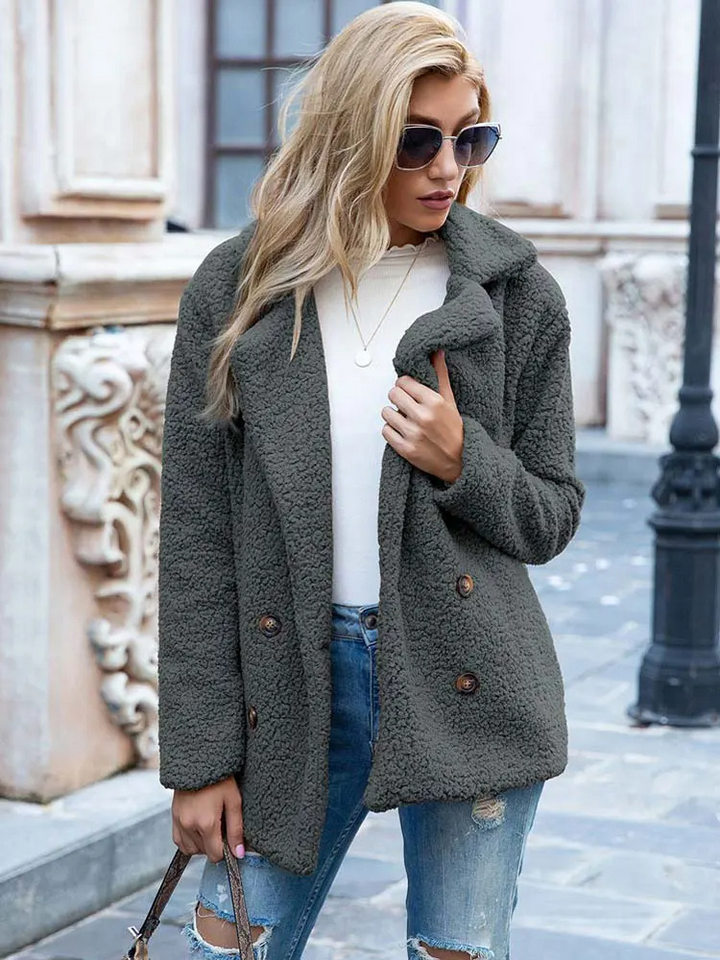 Modna kurtka teddy z dużymi guzikami i kołnierzem, beżowa