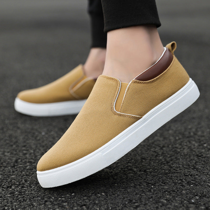 Kompletna para męskich sneakersów z lekką podeszwą, widok całościowy