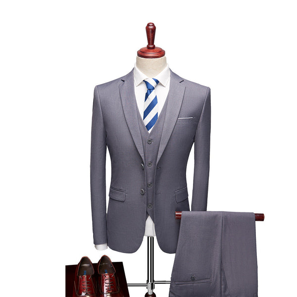Męski garnitur trzypoczęściowy slim fit, widok z tyłu