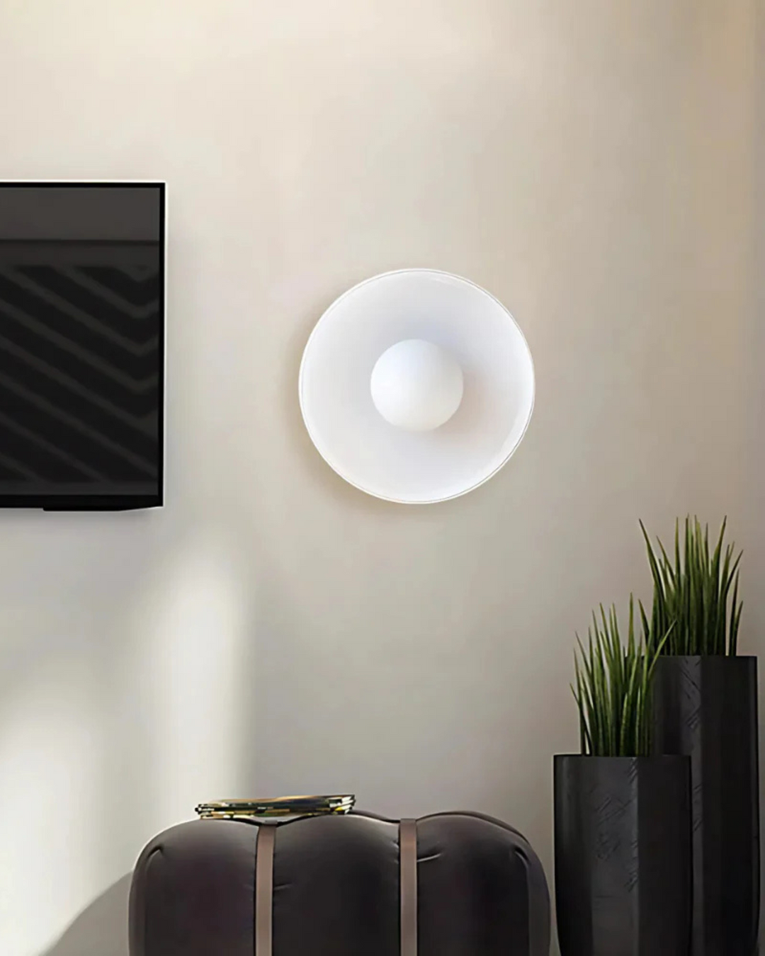 Szklana lampa ścienna i sufitowa podkreślająca nowoczesny wystrój
