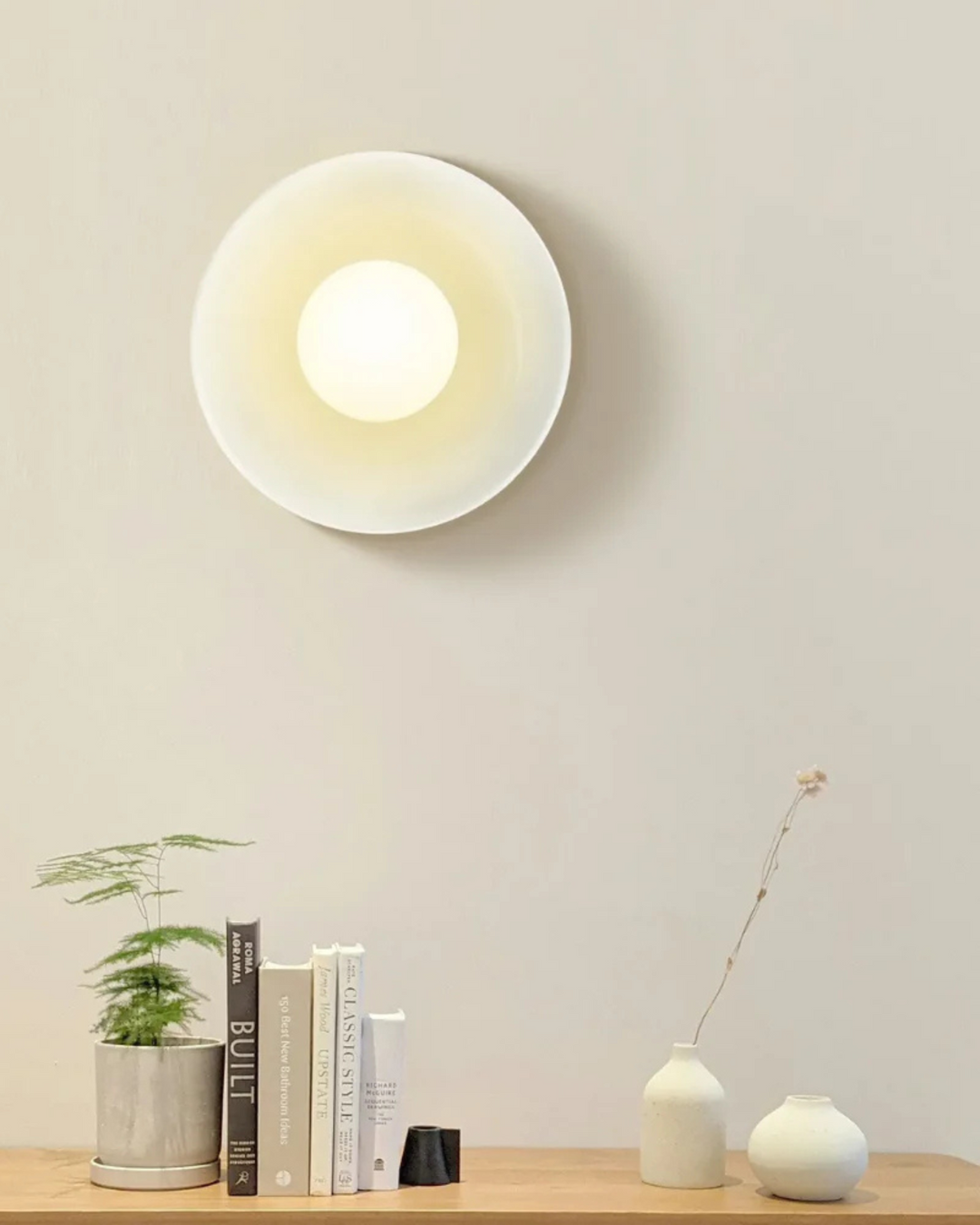 Artystyczna lampa dekoracyjna idealna do nowoczesnej sypialni