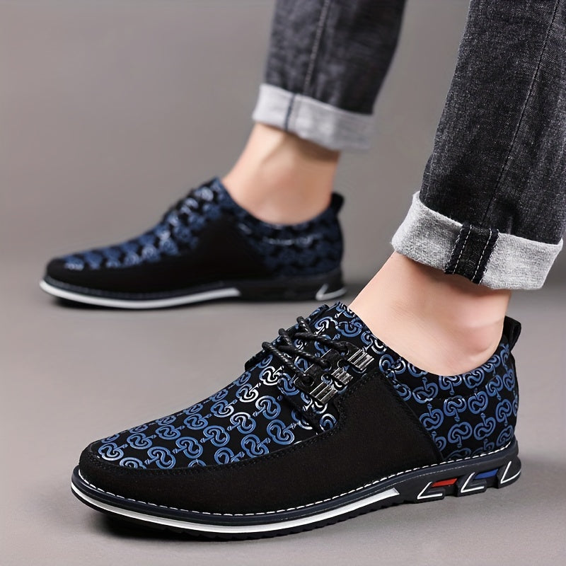 Męskie buty Emerson w kolorze niebieskim prezentowane na nodze