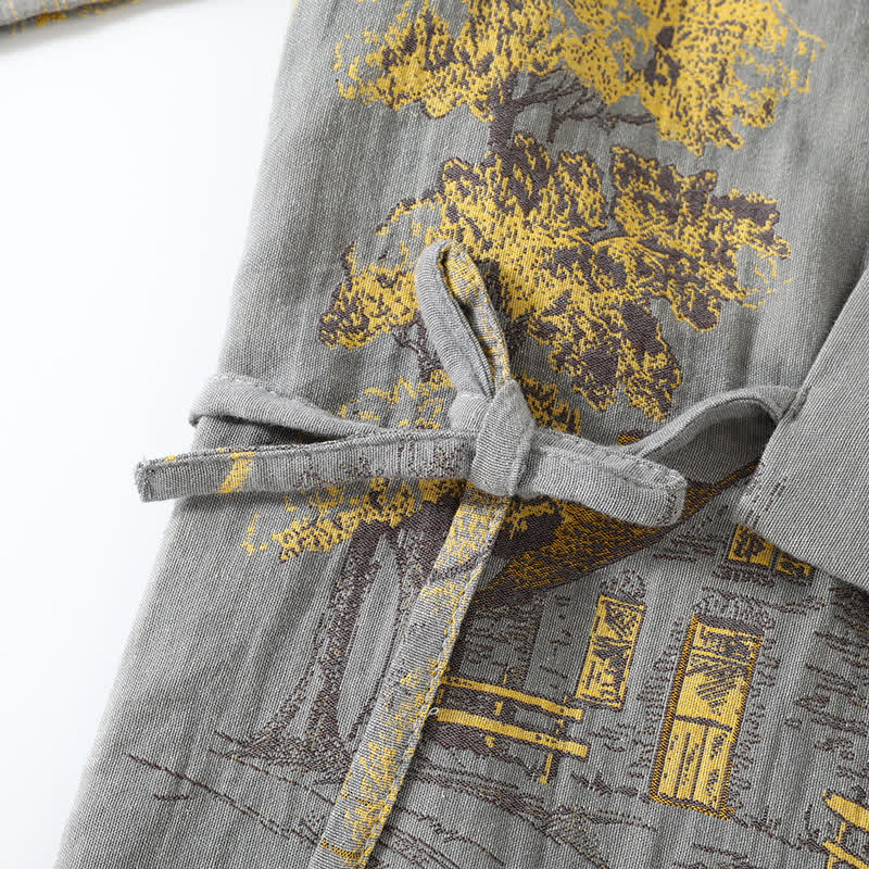 Detale wykończenia damskiej piżamy kimono, widoczny wzór pejzażu