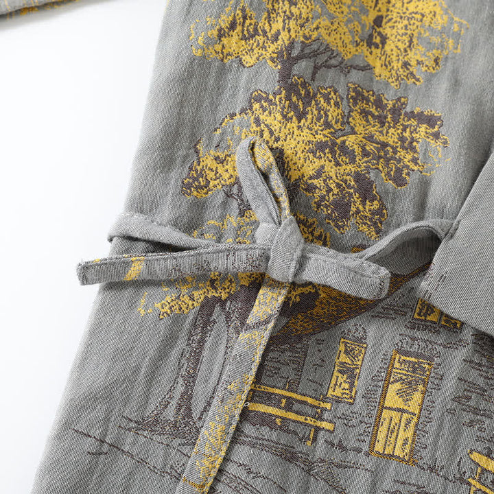 Detale wykończenia damskiej piżamy kimono, widoczny wzór pejzażu