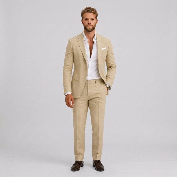 Modny garnitur męski dopasowany slim fit, widok z tyłu