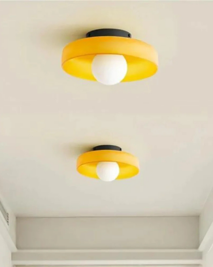 Nowoczesny kinkiet szklany jako ozdobna lampa ścienna