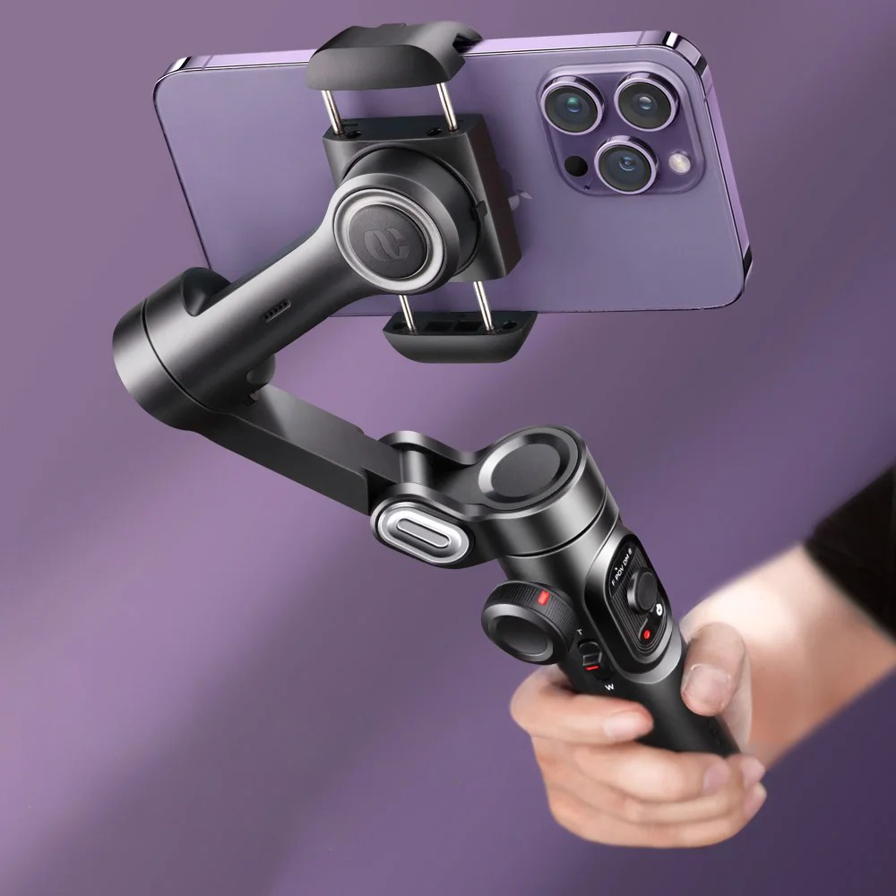 Trzymany w dłoni stabilizator gimbala z zamontowanym smartfonem