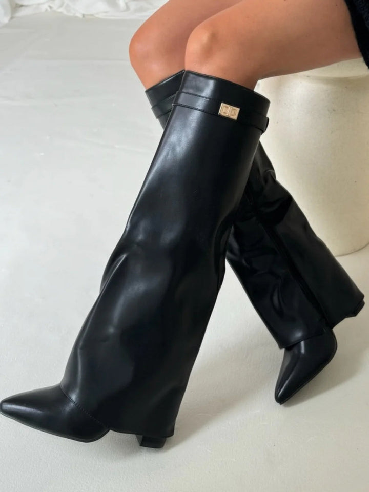 Czarne kozaki na obcasie, wygodne i eleganckie buty damskie