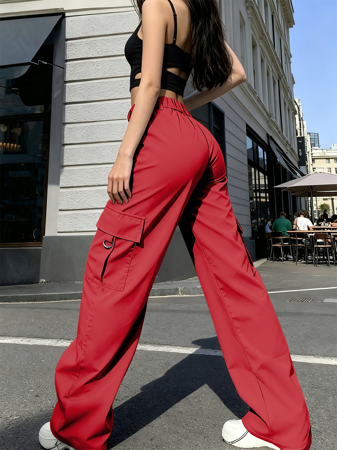 Modne spodnie damskie streetwear, zbliżenie na materiał