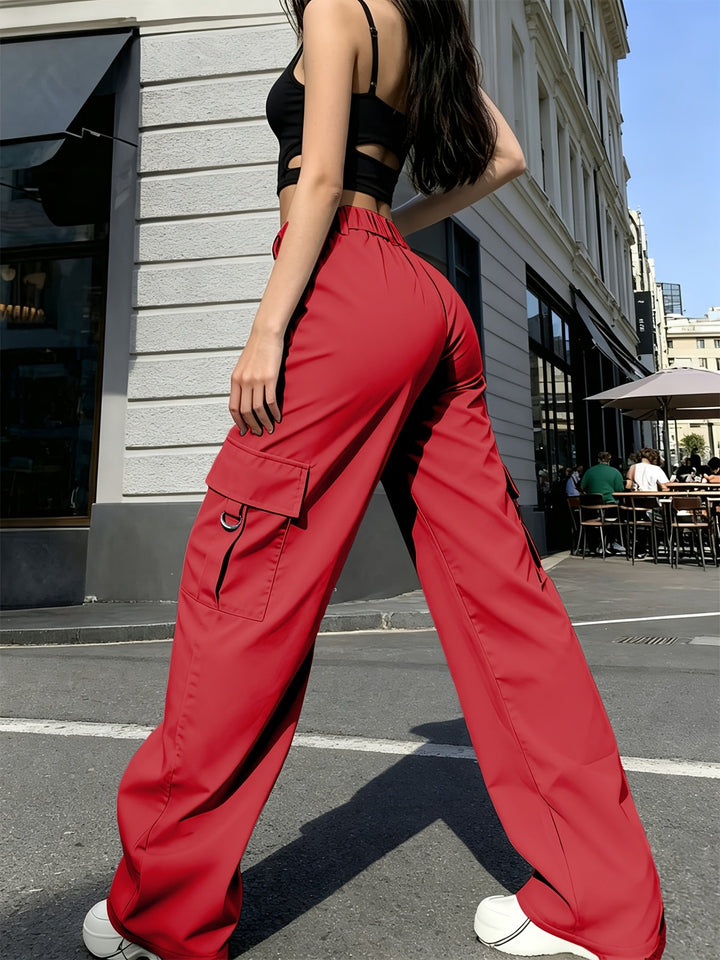 Modne spodnie damskie streetwear, zbliżenie na materiał