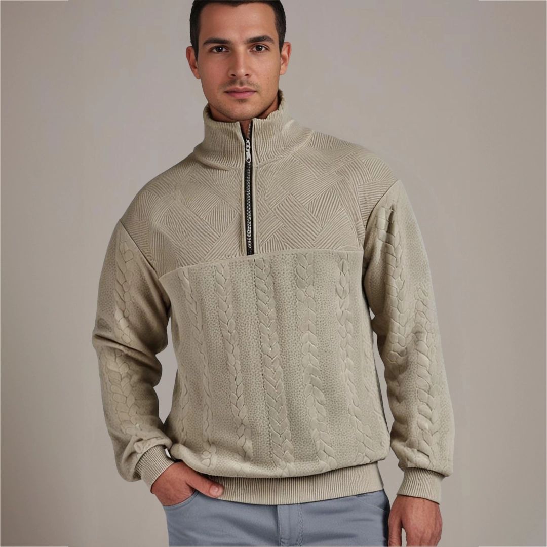 Męski sweter w kolorze khaki z półgolfem na zamek i warkoczowym wzorem