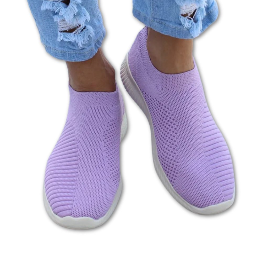 Czarne sneakersy damskie wsuwane z przewiewną siateczką na co dzień