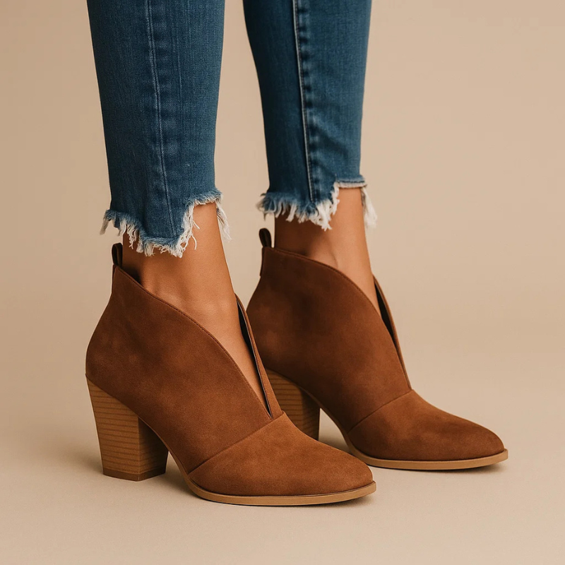 Stylowe buty damskie botki czarne z wcięciem V i zapięciem na zamek