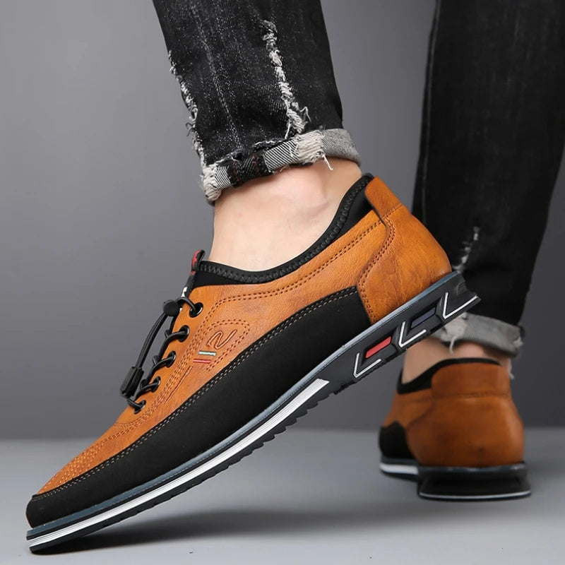 Męskie buty casual w kolorze brązowym na nodze