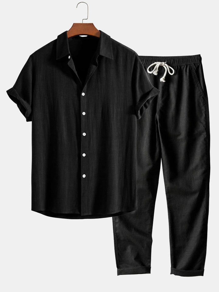 Stylowy męski strój casual z T-shirtem i krótkimi spodenkami