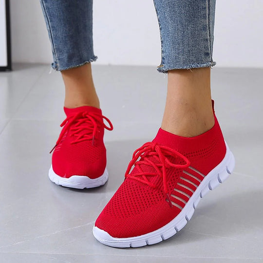 Czerwone damskie sneakersy wsuwane z siateczki