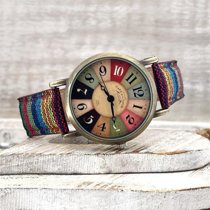 Damski zegarek vintage z kolorową tarczą i plecionym paskiem
