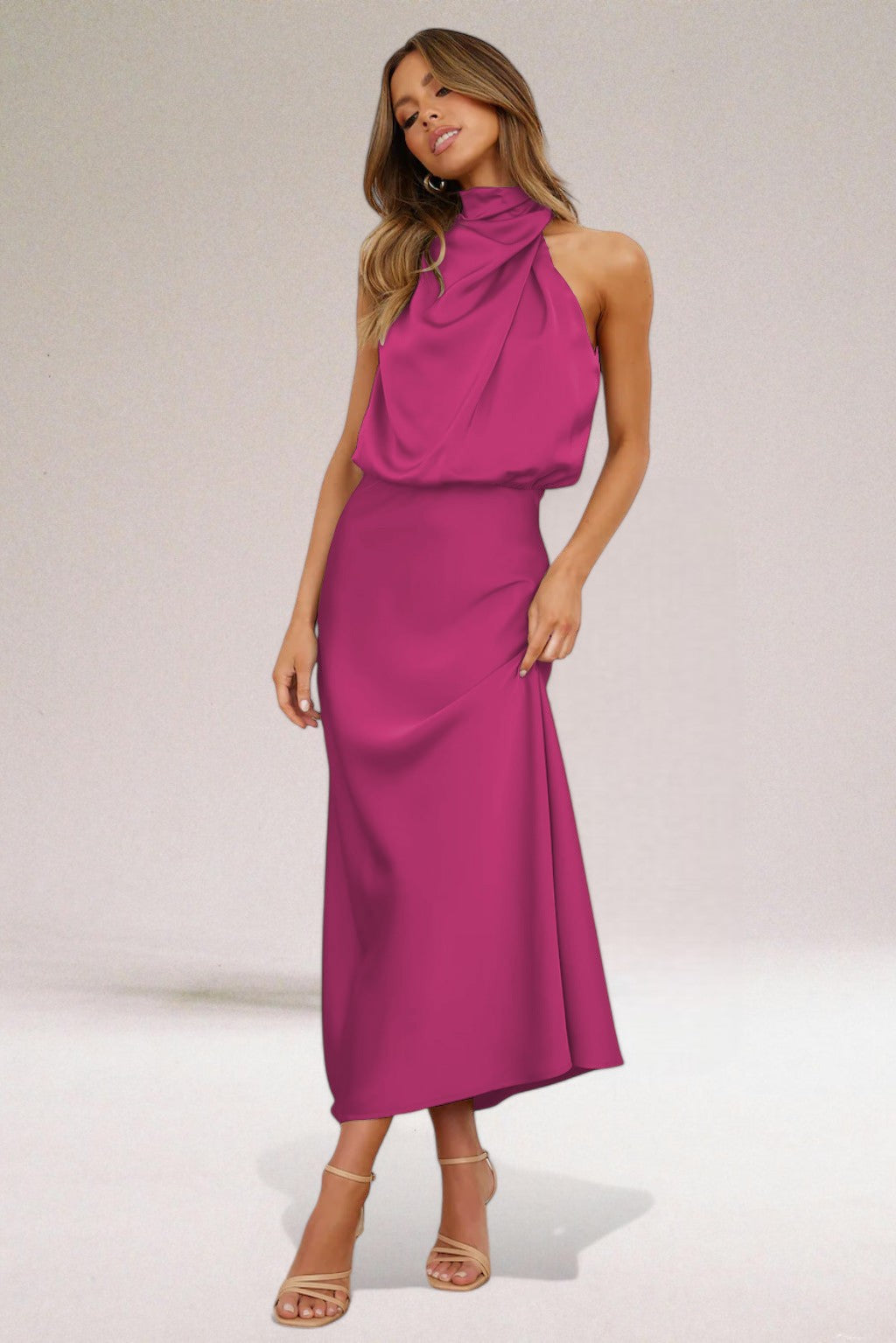Elegancka sukienka wieczorowa midi z drapowaniem i dekoltem halter