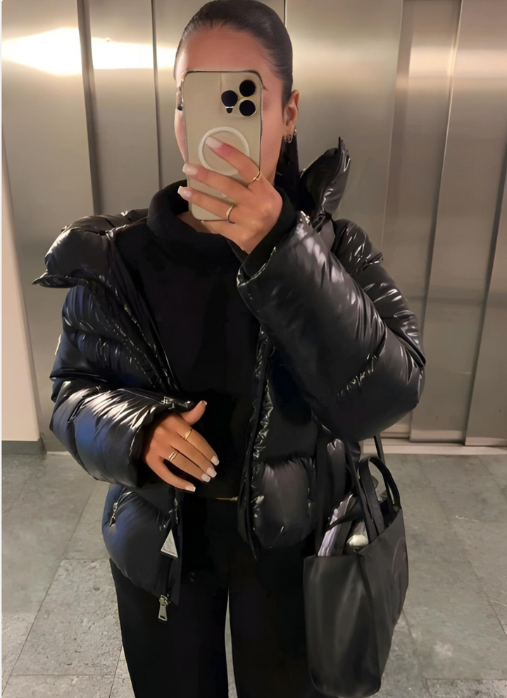 Damska zimowa kurtka pikowana z kapturem w stylizacji lifestyle