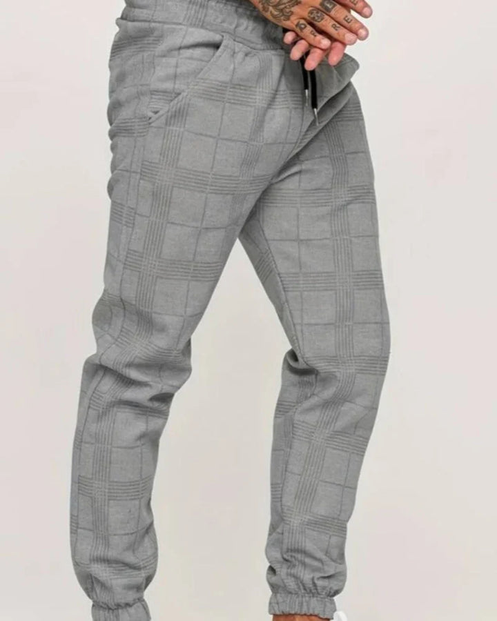 Detal nogawki ze ściągaczem w męskich joggerach slim fit w kratkę