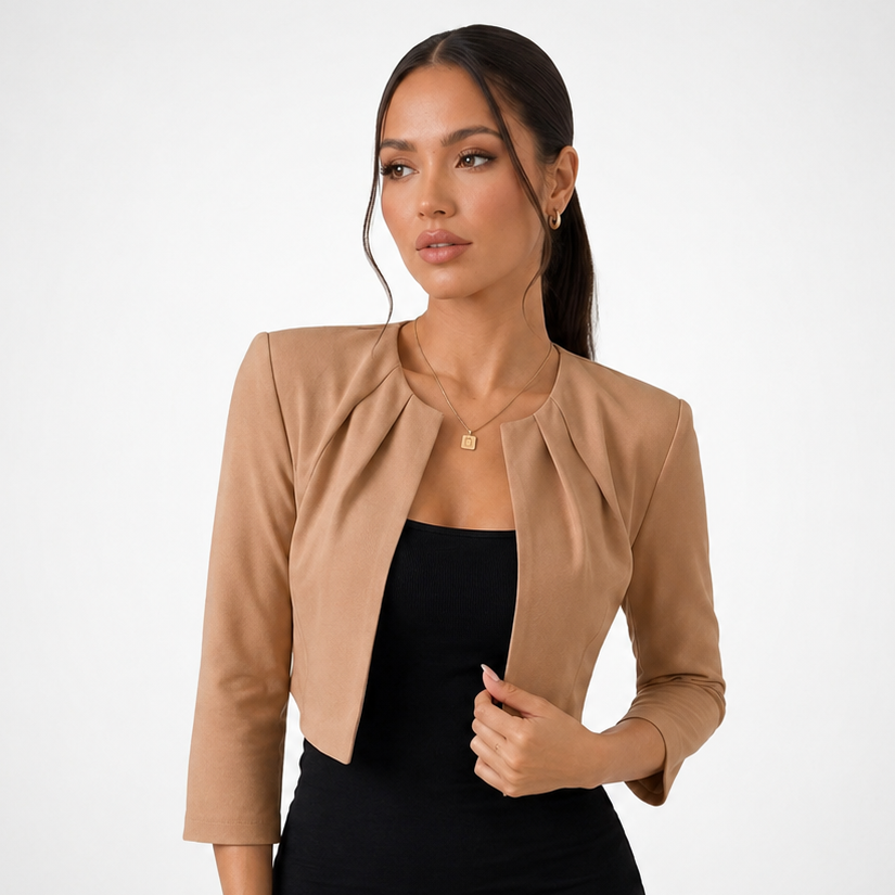 Kobieta w eleganckim khaki bolerku z rękawem 3/4