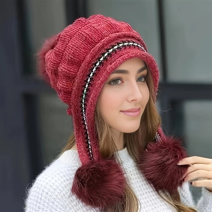 Stylowa czapka z pomponem i ozdobnymi uszami idealna na zimowe dni