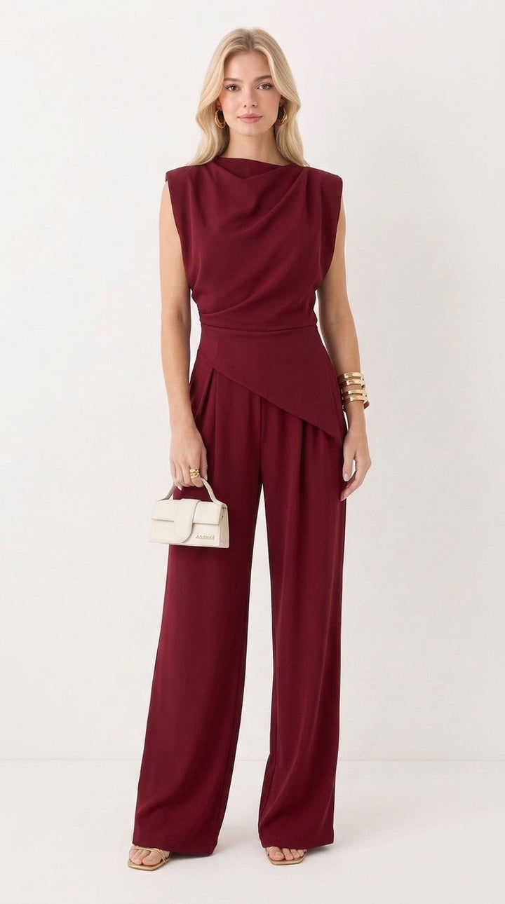 Elegancki zestaw damski: asymetryczny top i szerokie spodnie w zbliżeniu