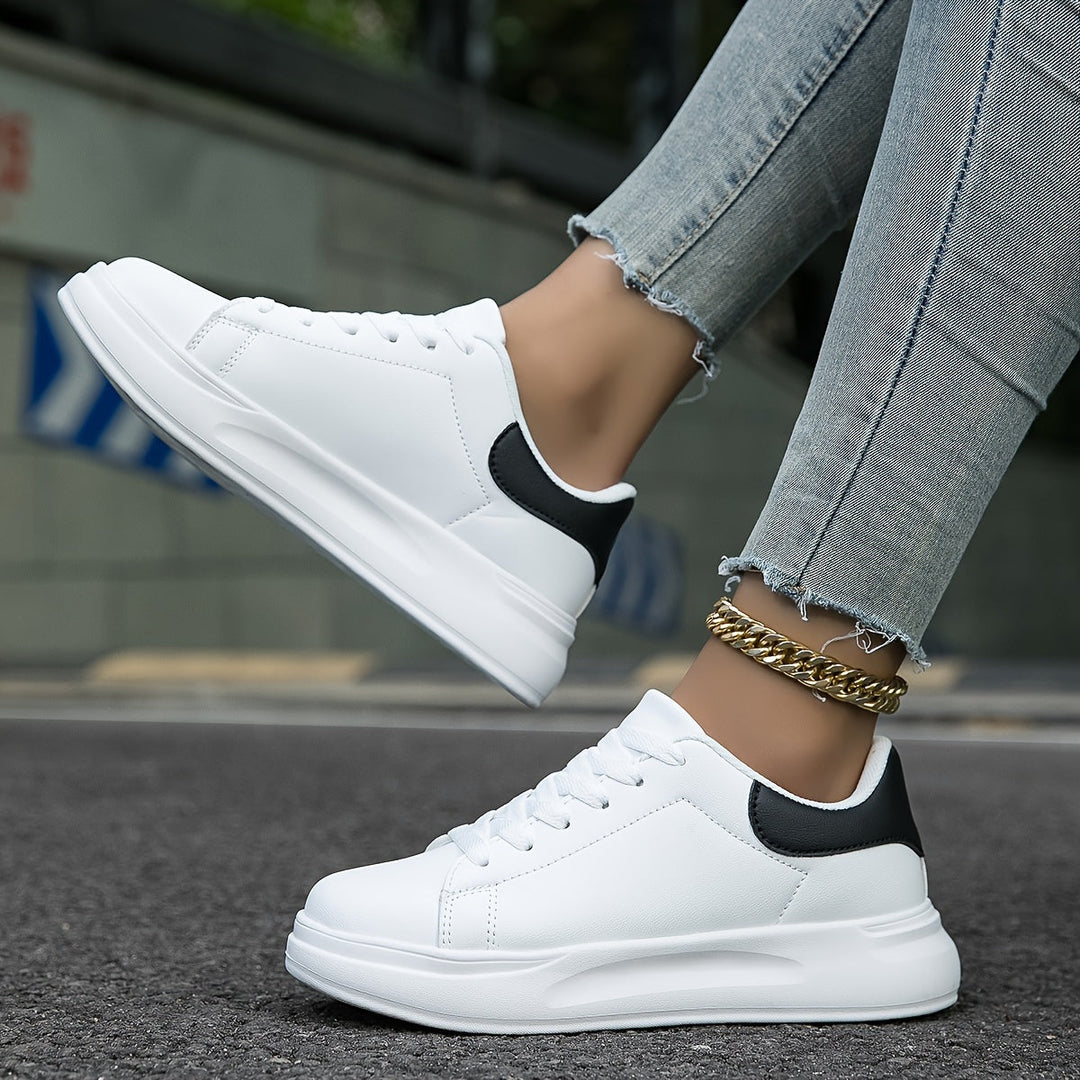 Stylowe damskie trampki prezentujące niską sylwetkę i design