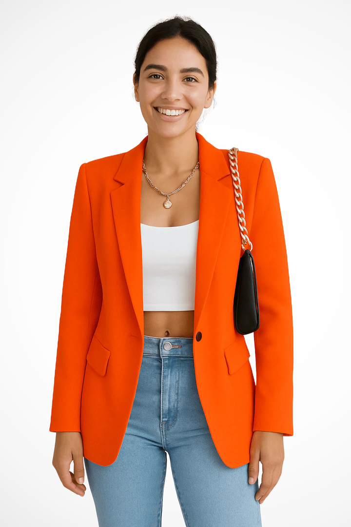 Elegancki blazer damski zestawiony w stylizacji do biura