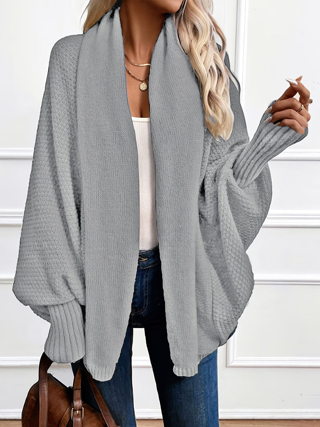 Elegancki sweter damski Odessa, widok z boku w luźnym kroju