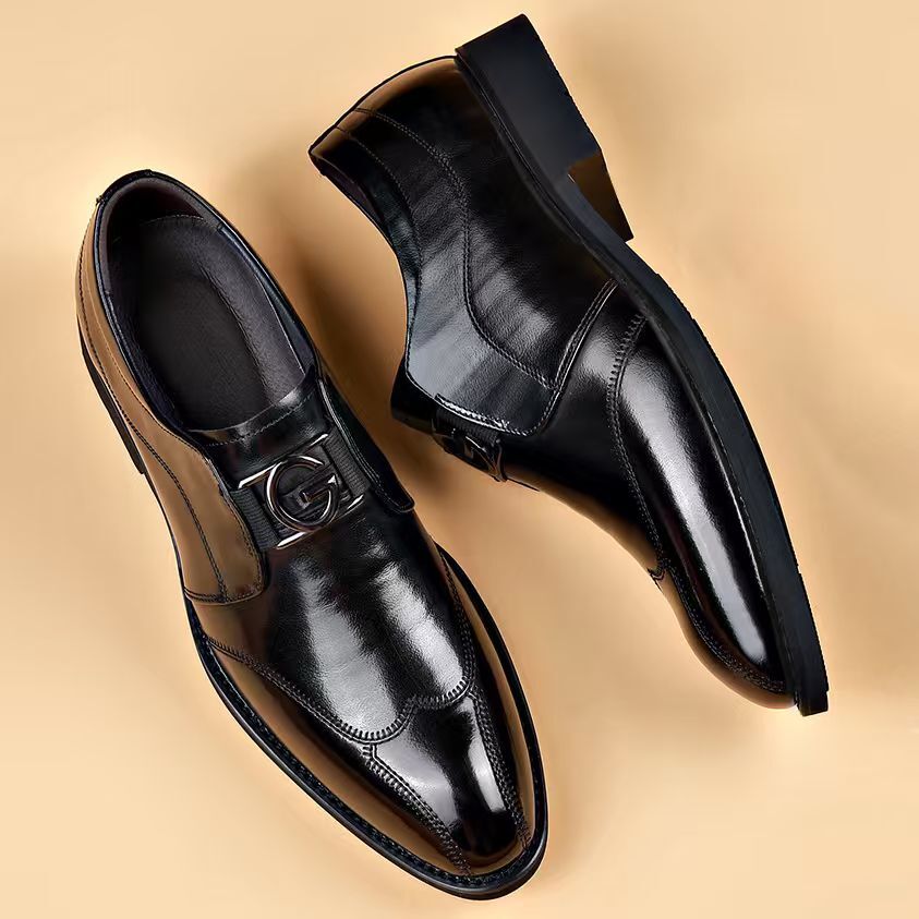 Czarne skórzane buty męskie z ozdobną klamrą, eleganckie obuwie wizytowe