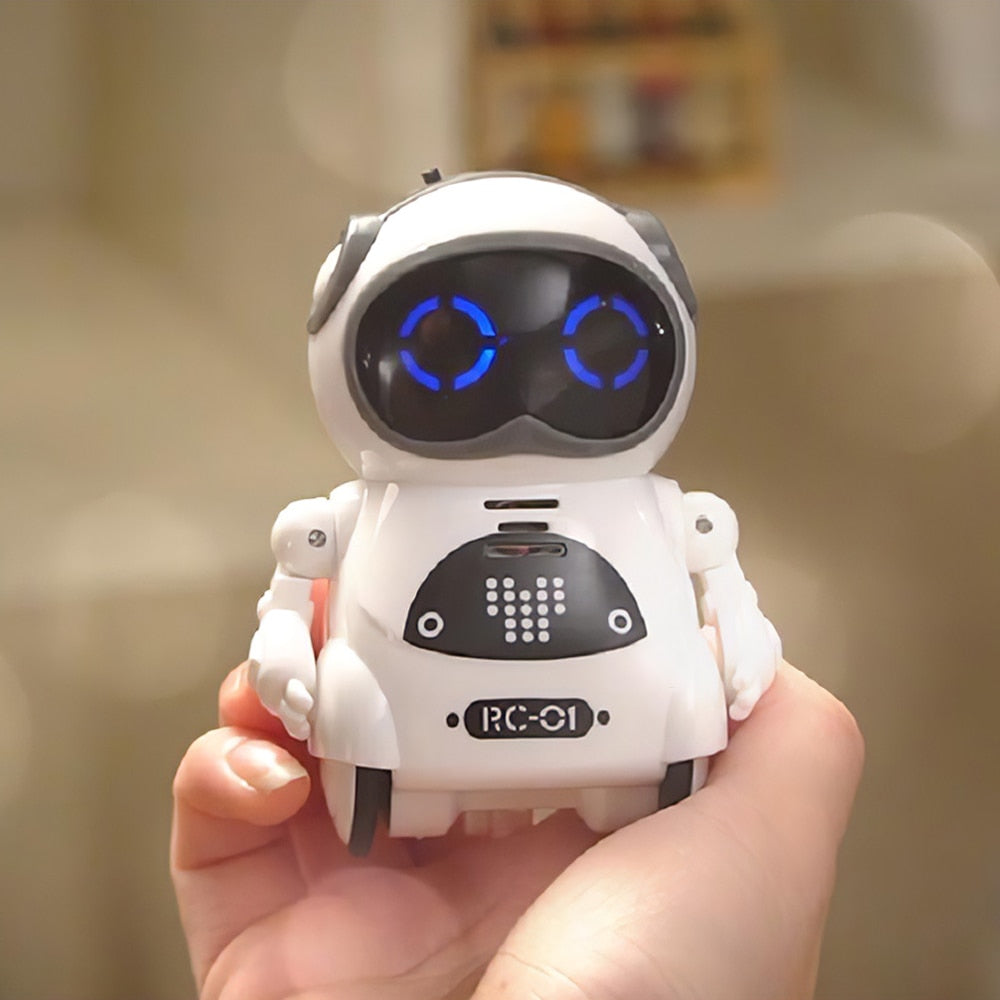 Mały biały robot RC trzymany w dłoni z niebieskimi świecącymi oczami