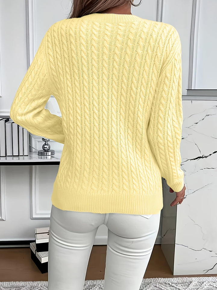 Stylowy i miękki sweter damski elegancki z warkoczami