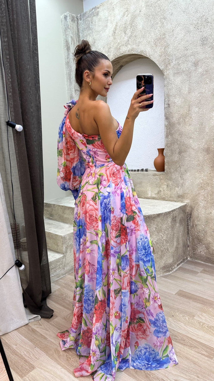 Elegancka sukienka letnia damska maxi z odsłoniętym ramieniem w pełnej długości