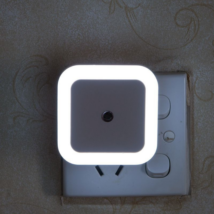 Nowoczesne oświetlenie LED do sypialni zamontowane w gniazdku ściennym