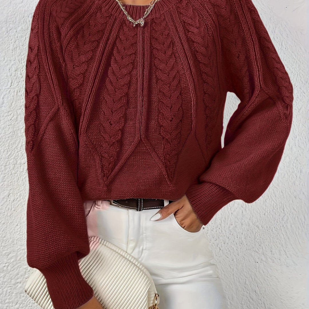 Klasyczny elegancki sweter damski z warkoczowym wzorem na płaskim tle