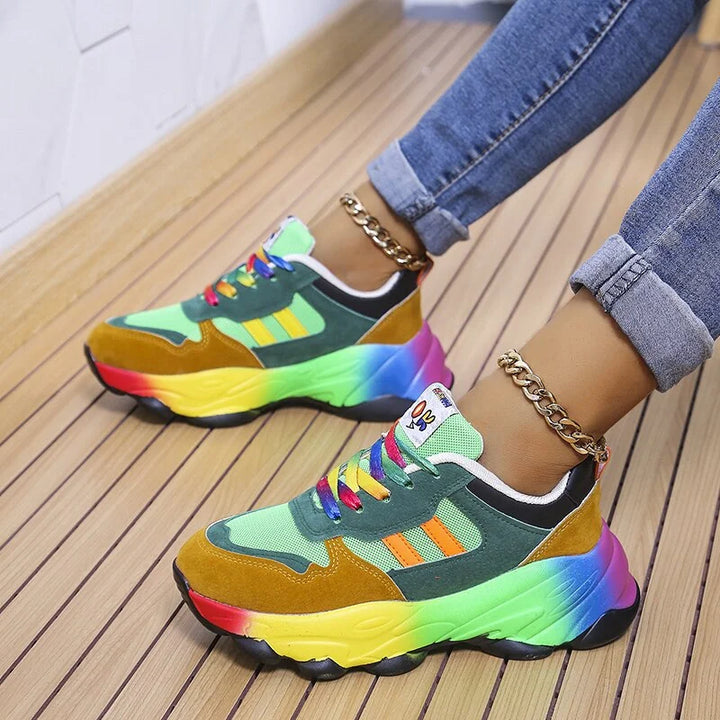 Modne sneakersy damskie w kolorowej wersji, widok podeszwy