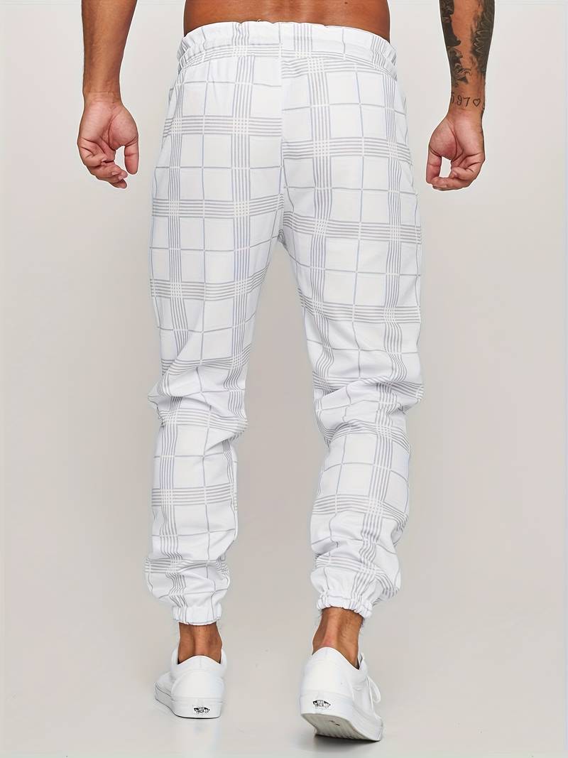 Kieszeń i wykończenie w męskich joggerach w kratkę slim fit