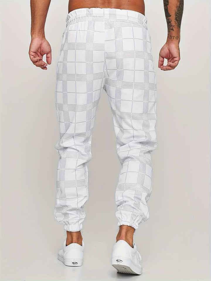Kieszeń i wykończenie w męskich joggerach w kratkę slim fit