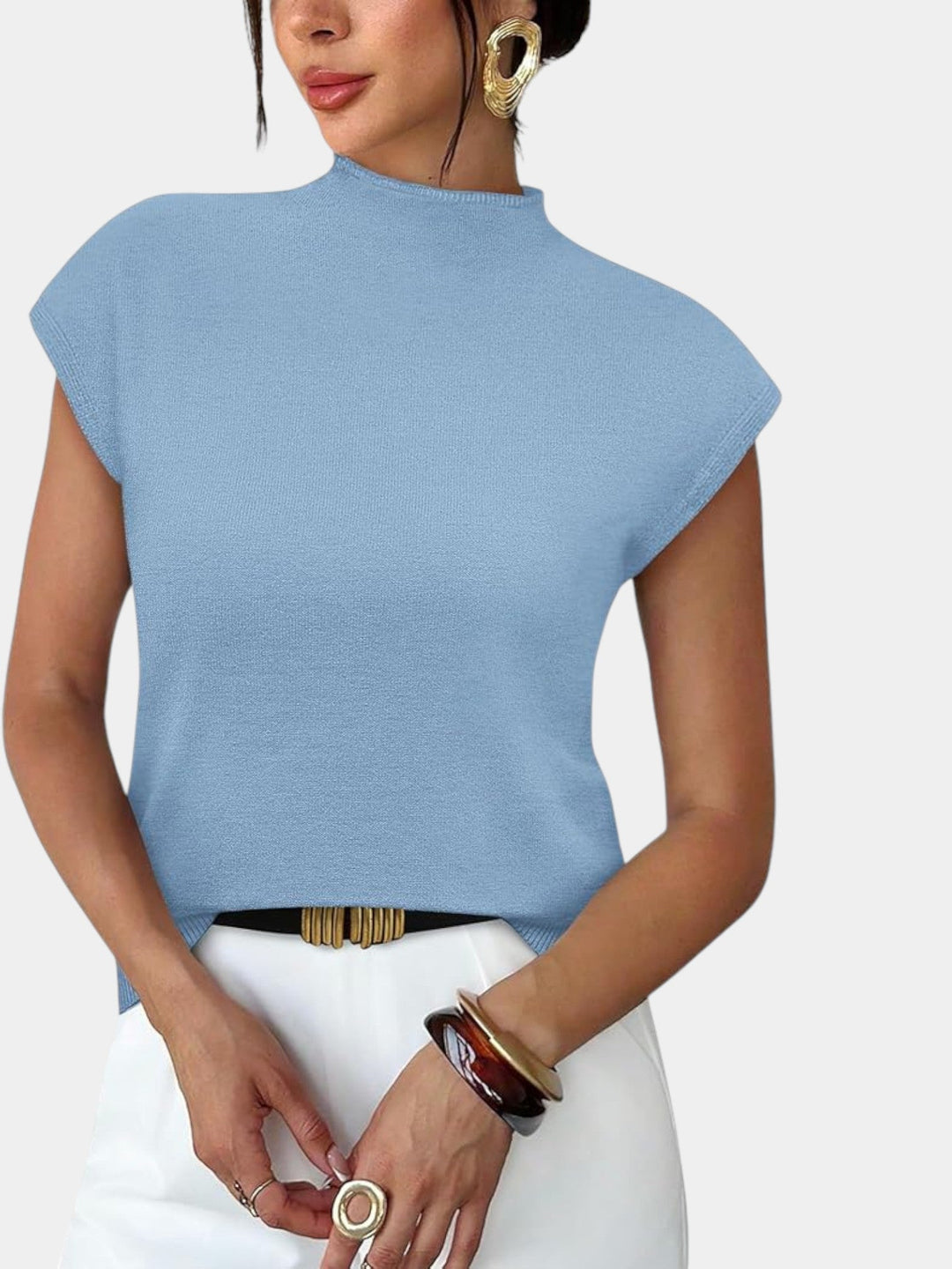 Elegancka bluzka damska z krótkim rękawem, detale szycia