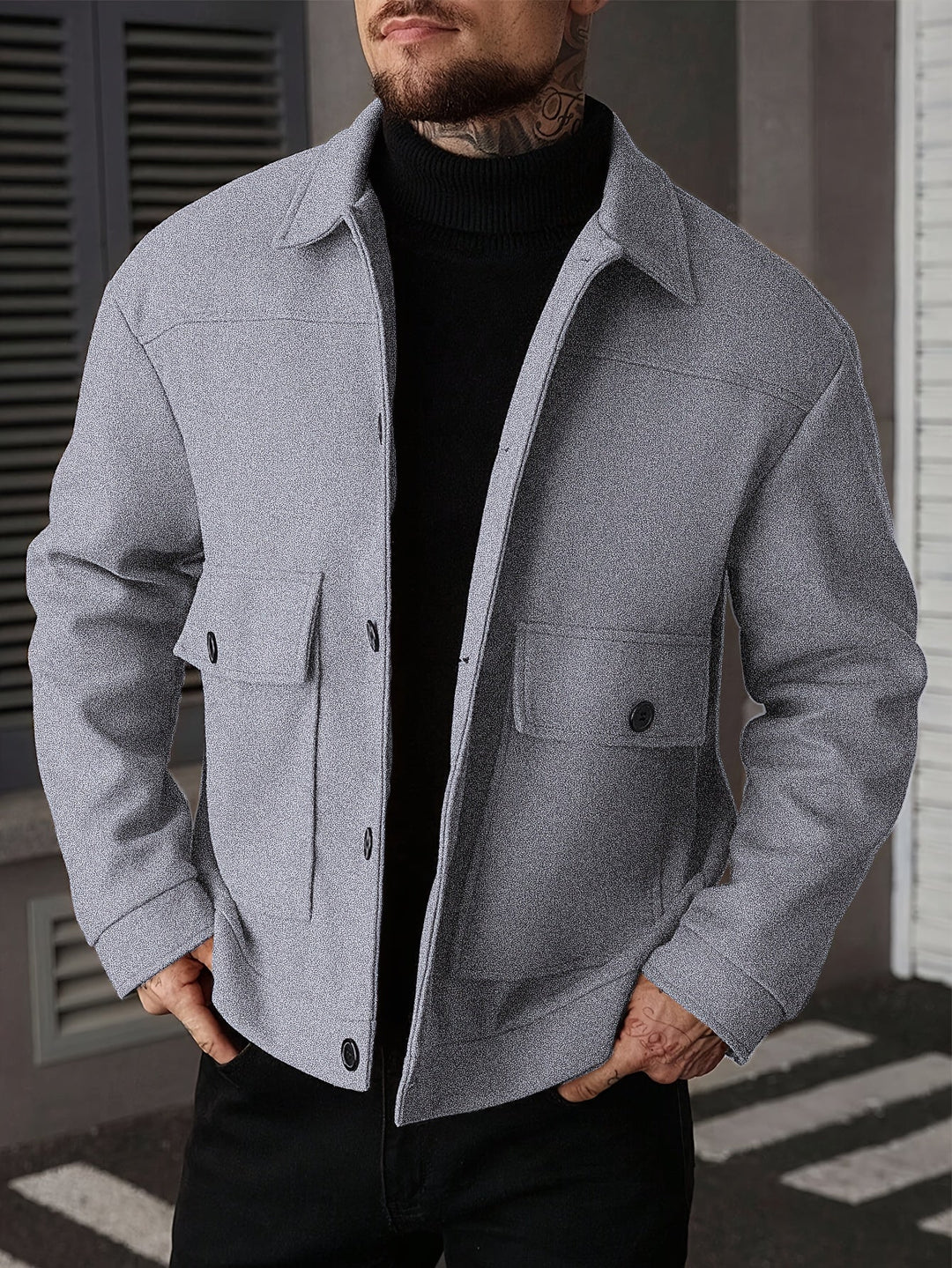Stylowa kurtka overshirt męska, prezentacja mankietów