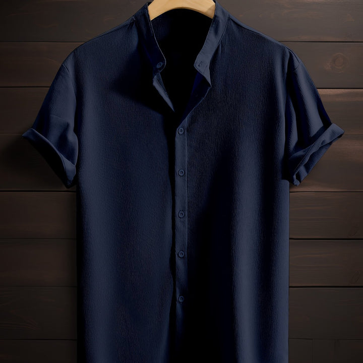 Elegancka męska koszula casual z krótkim rękawem w letnim stylu