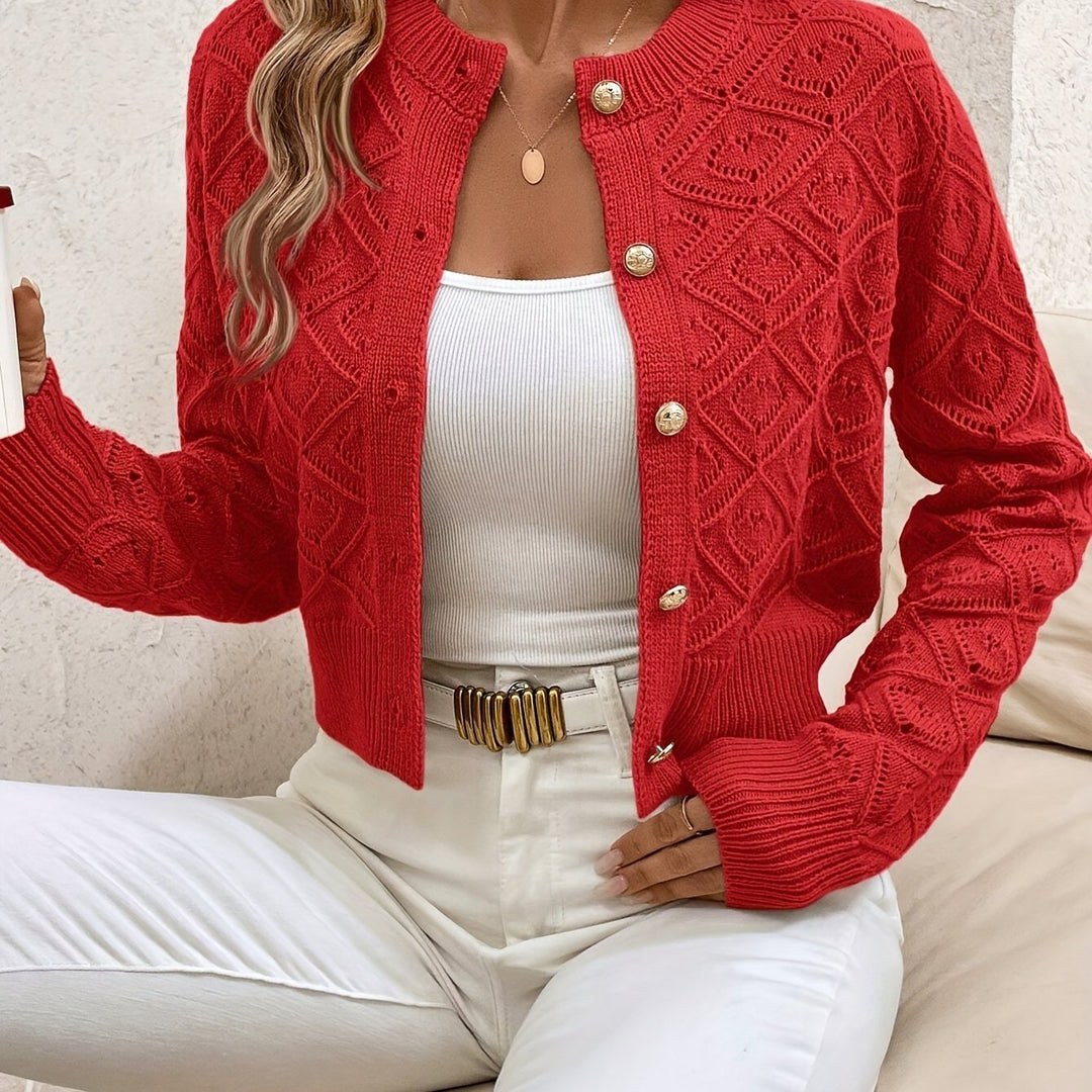 Wygodny sweter damski rozpinany, wzór w diamenty, zbliżenie na materiał