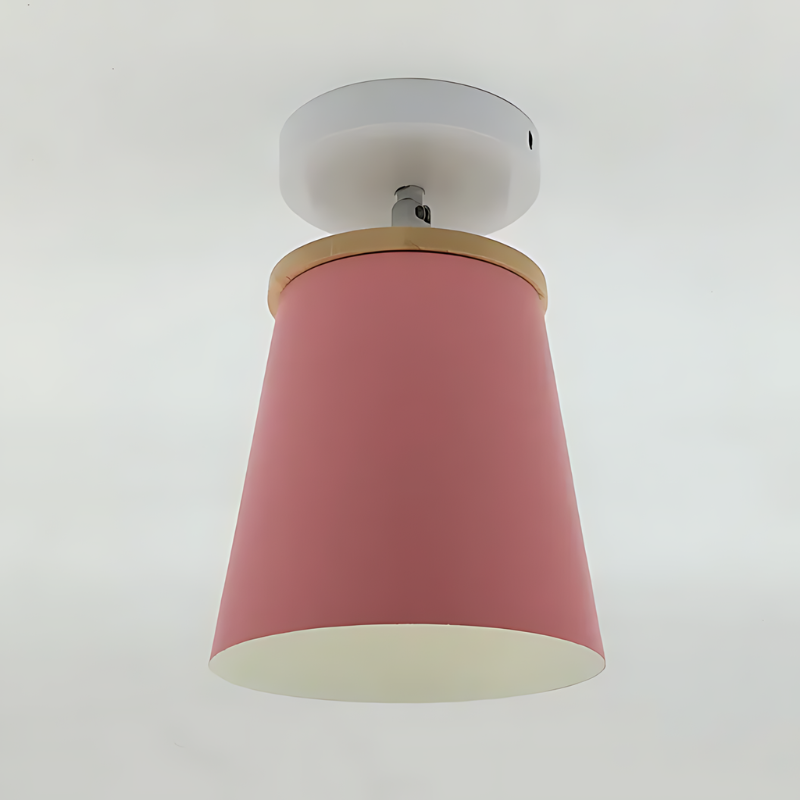 Nowoczesna lampa sufitowa LED w stylu Macaron włączona w jasnym salonie